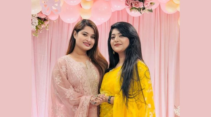 একই কলেজের বান্ধবী তারা দু’জন